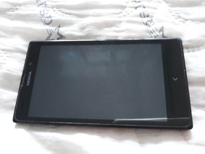 Сам объект обсуждения - Nokia XL