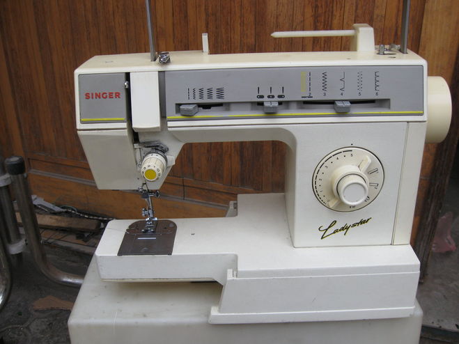 Сколько стоит швейная машинка Singer 6212?