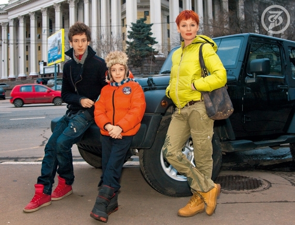 Кто играет Елену Викторовну в сериале "Роковое наследство"?